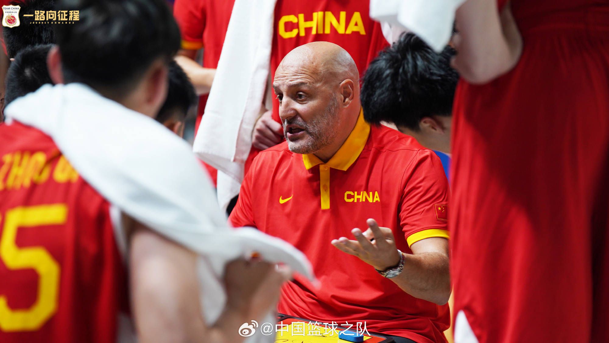 史密斯惊讶的问：如果拿不到专利授权，我们就直接破解对方的配方，这对我们整个医药专利体系信誉的打击一定是毁灭性的，这么做是不是太冒险了？怕什么。